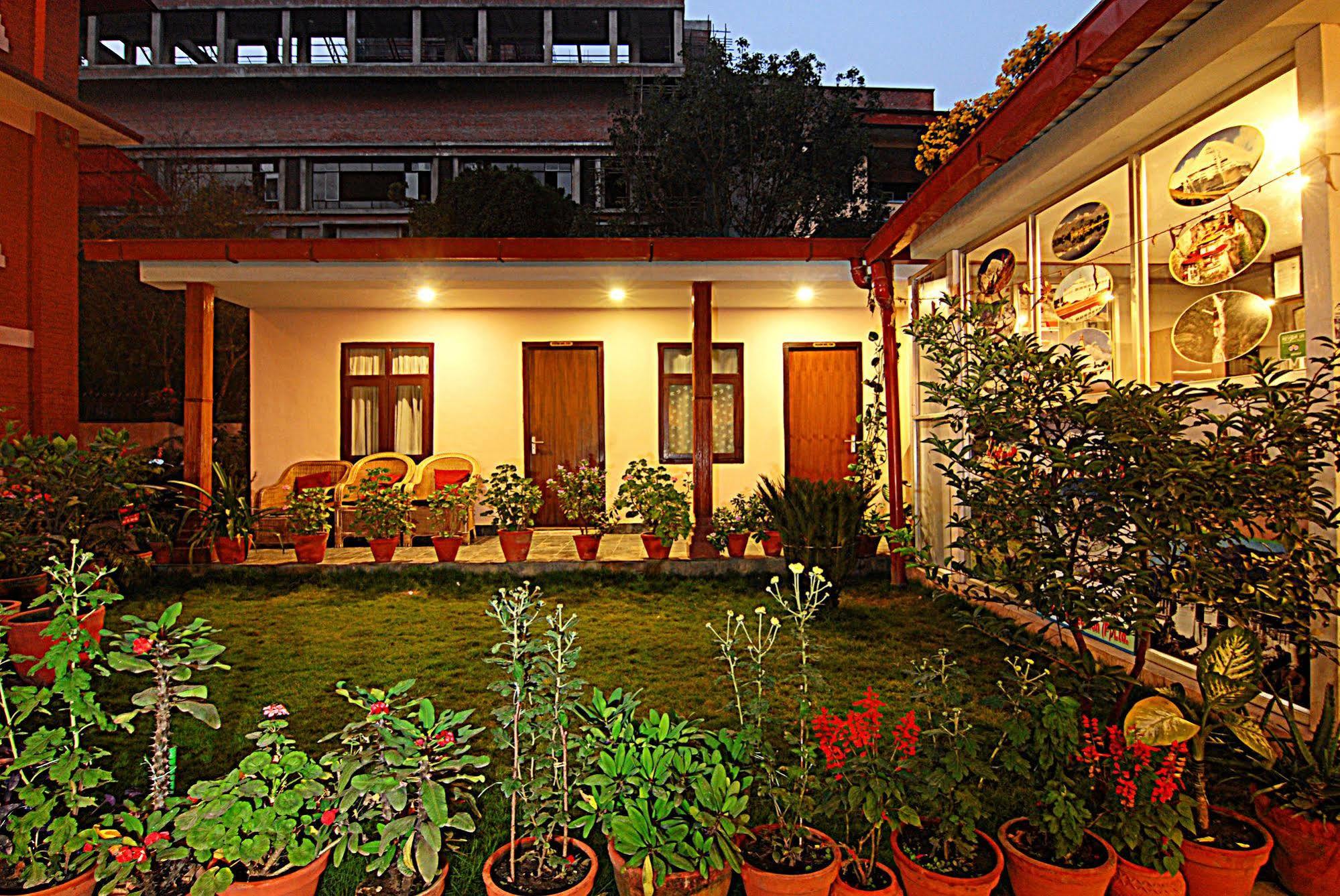 Hotel Amaryllis Kathmandu Exteriör bild